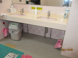 校舎内洋式トイレ