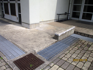 北校舎通用口横スロープ